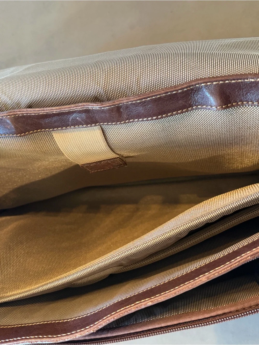 Gorgeous Johnston & Murphy Brown Leather Messenger Bag Briefcase Laptop